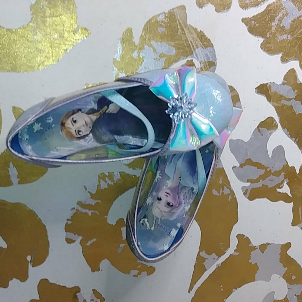 Frozen heel shoe